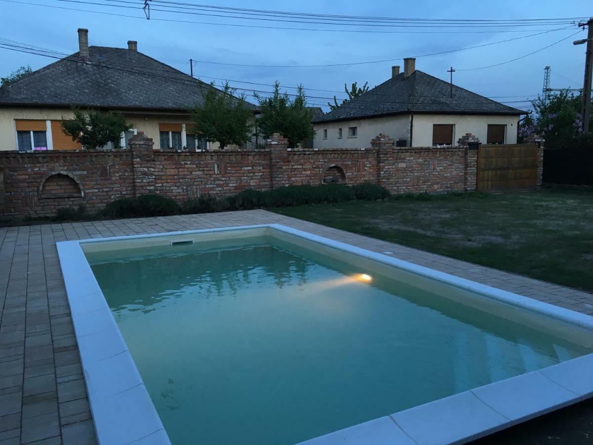Villa Maximilian Balatonkeresztúr Esterno foto